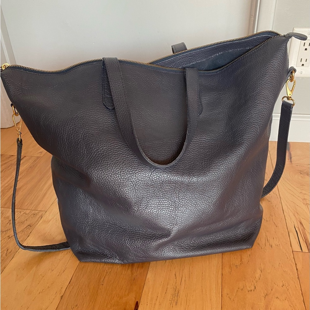 CUYANA Navy Blue leather top handles  tote bag w/ crossbody strap. Gold hardwear